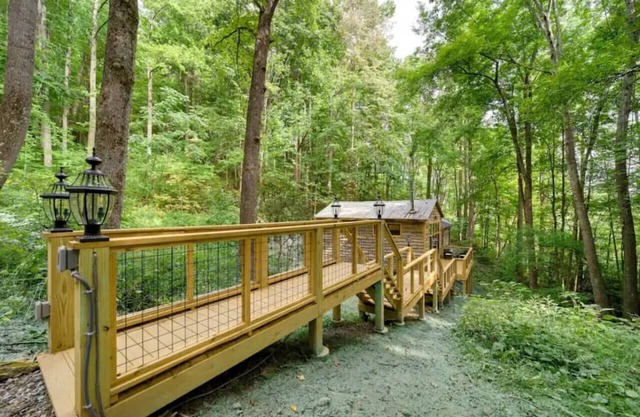 Mountain Getaway Cozy Cabin Modern Retreat to Unwind AWD or 4WD recommended