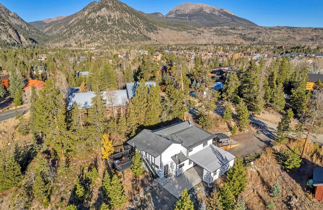 ⛷️Mountain Home☀️ Hot Tub ⛰️Walk to Downtown Frisco✨$Zero Cleaning & Pet Fees