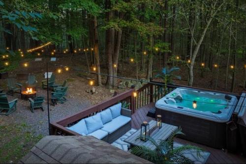 Mountain Lake Hideaway- Hot Tub, Game Room, & Bar!