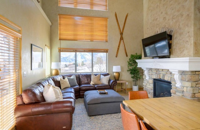 Mountain Lake Retreat (C302) Hot Tub | Weekly Disc