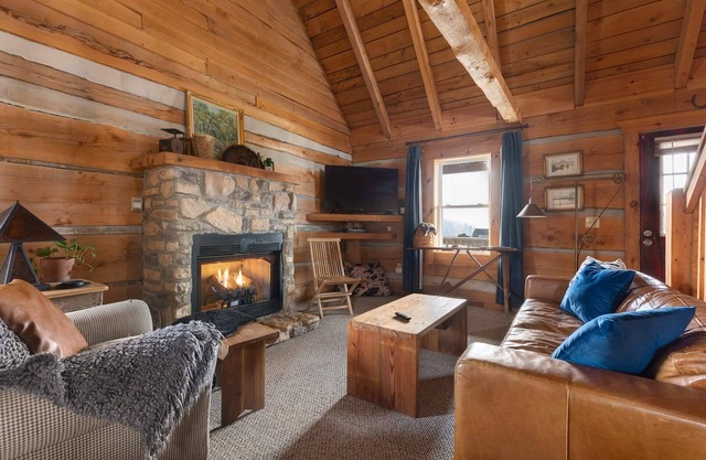 Mountain Log Cabin|Mabry Mill|Fireplace|Hiking