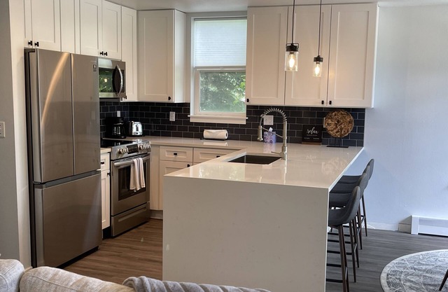 Mountain Oasis with Views! One Block to Restaurants