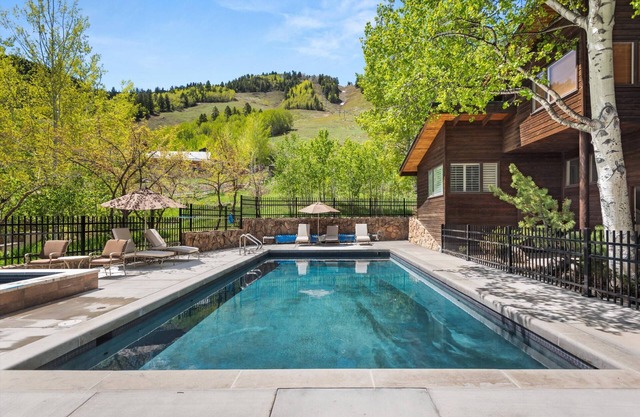 Mountain Queen Condos by iTrip Aspen Snowmass