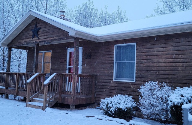 Mountain Resort Cabin with Hot Tub "Lazy Basye"