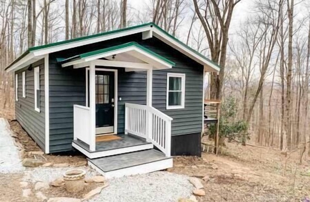 Mountain Retreat: Virginia Foothills