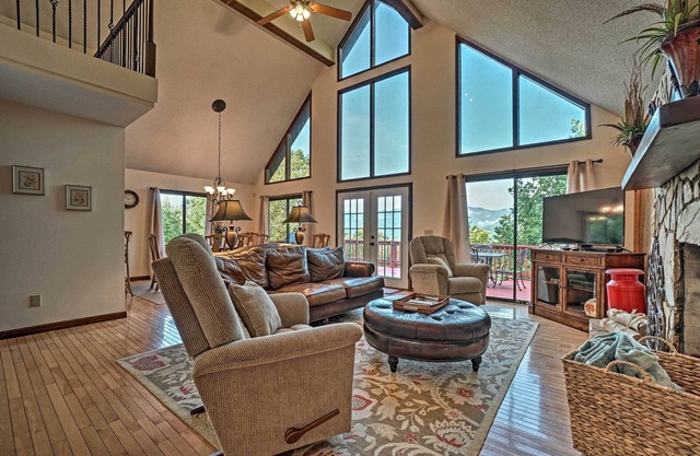 Mountain Retreat w/Decks, Hot Tub, & Games!