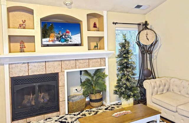 Mountain Retreat w/Foosball/Game Table + Fireplace!