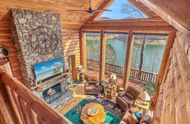 Mountain Ridge Lake House