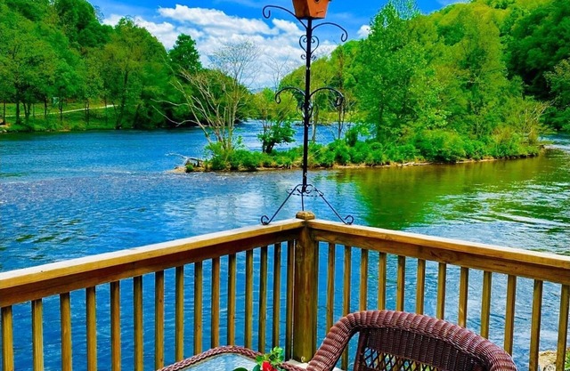 MOUNTAIN RIVER BREEZE