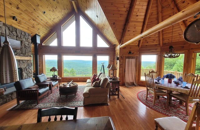 Mountain top cabin with outstanding views.