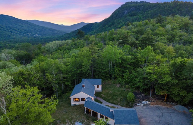 Mountain Top Hideaway 10 Min to North Conway & 5 Min Saco River, pet friendly