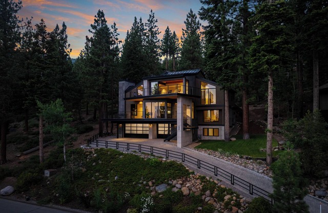 Mountain-Top Luxury Breathtaking Views & Comfort