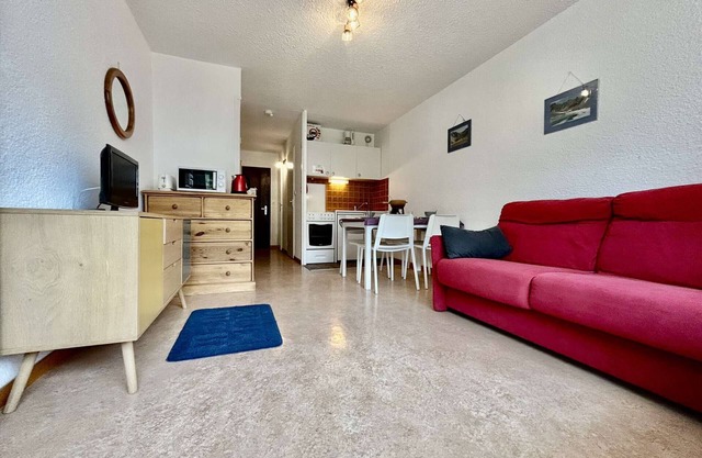 Mountain-View Studio, Balcony, Parking, Near Ski Lift - Sleeps 4