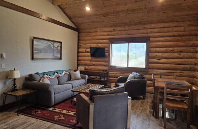 Mountain View Cabin in Pray MT