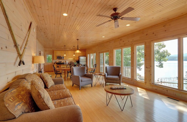Mountain View Cabin on Lake Blue Ridge: Hot Tub!