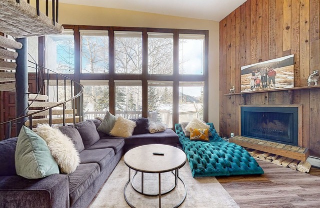 Mountain-view condo with washer/dryer, fireplace, patio & golf nearby