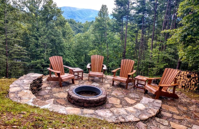 MOUNTAIN VIEW! Cozy 2BR/2BA Cabin! Fire Place, Hot Tub, Outdoor Fire Pit & more