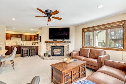 Mountain View Easy - Woods Manor A201 by Great Western Lodging
