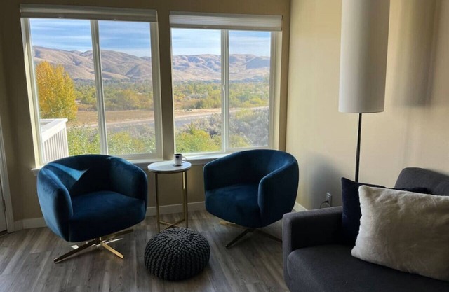 Mountain View Memories: Million $ Views