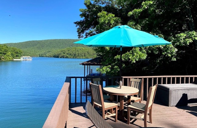 Mountain View, Quiet Cove, Hot Tub, Fire Pit, Two-Tier Dock, & much more!