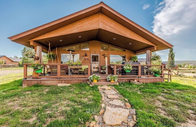 Mountain Views! Cozy, Modern Home in Great Location