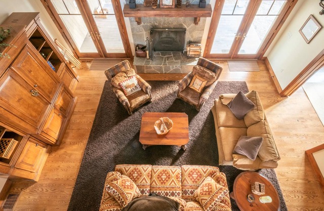 Mountain Views in Prime Location Near Mount Snow-Carinthia Lift & Lodge. Hot Tub