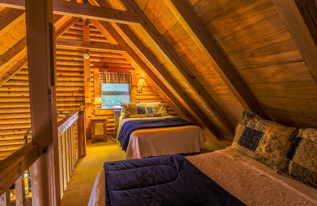 Mountainaire Inn and Log Cabins