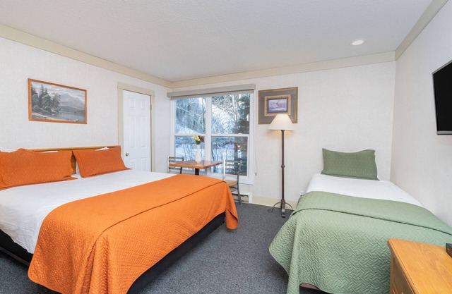 Mountainside Inn Hotel Room With Kitchenette
