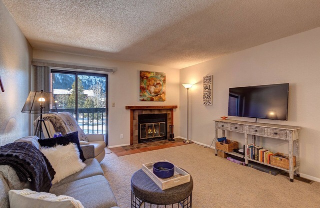 Mountainside Retreat - Sleeps 4