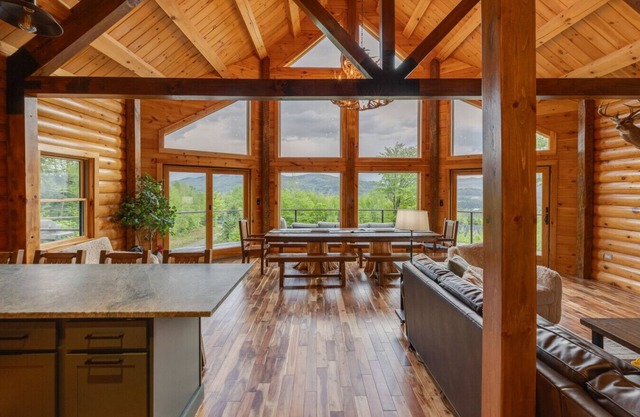 Mountaintop Cabin with Incredible View