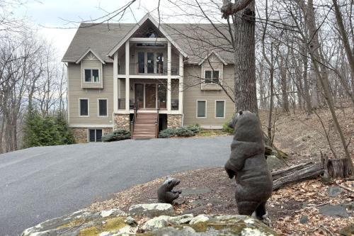 Mountaintop Lodge with Wintergreen Advantage