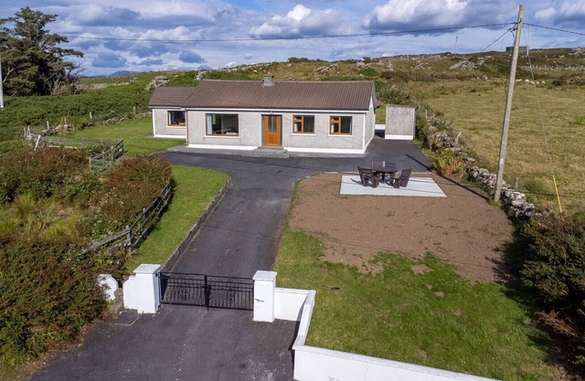 Mourneen Cottage with stunning views