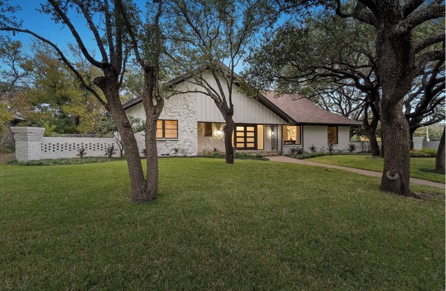 Move-In Ready Luxury: Stunning 5-Bed Furnished Gem in Preston Hollow