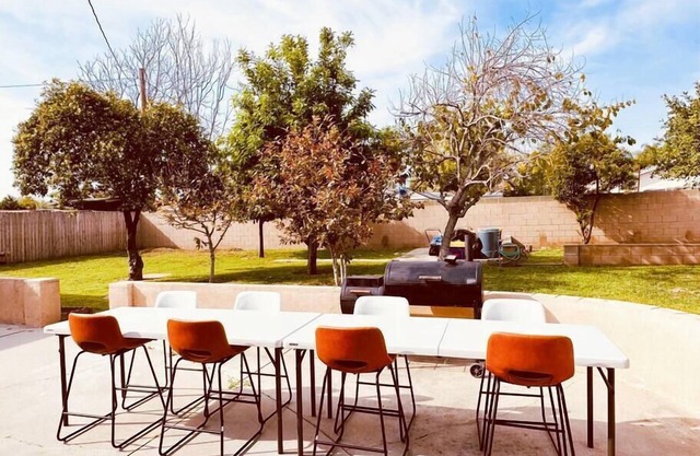 Movie Nest/2BR/Huge Backyard w Grill by Zen Living