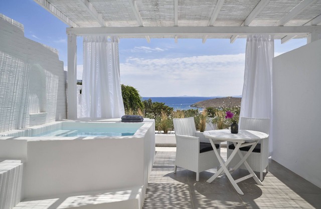 Mr & Mrs White Tinos