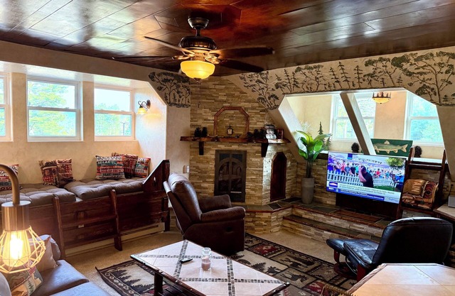 "Mt. Joe" Apt. w/Scenic Views w 2 Beds & W&D
