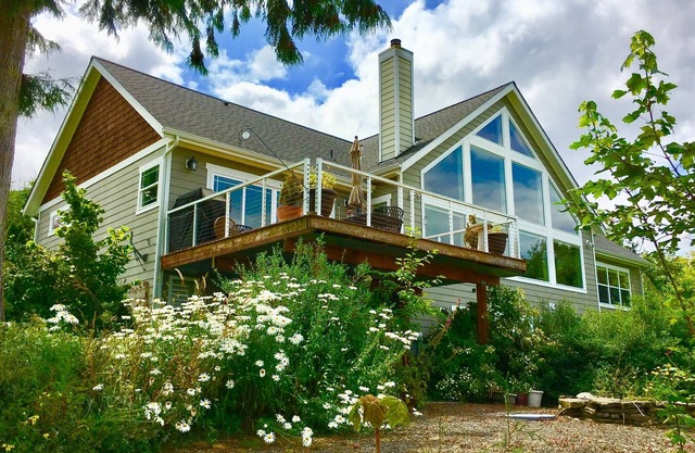 Mt. Pleasant Garden View Main Ranch House with Panoramic Saltwater Views of BC