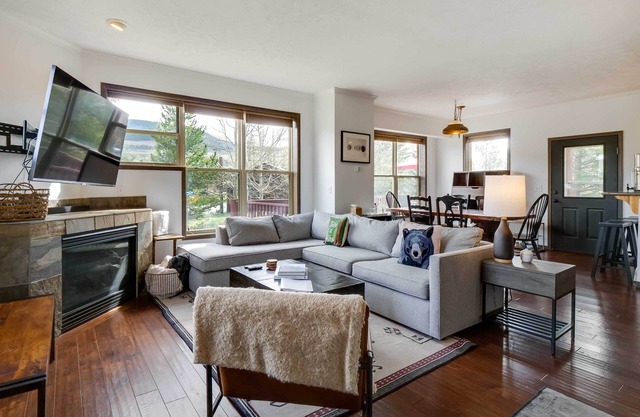 Mtn Views & Fireplace: Stunning Dillon Townhome!