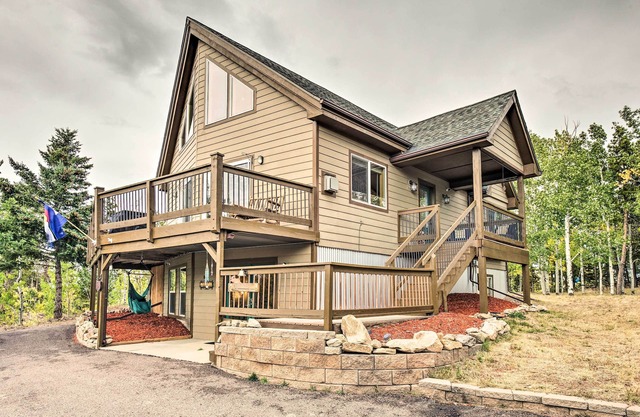 Mtn Views & Game Room: Cozy Retreat in Morrison