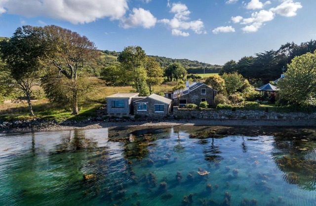 Mulroe Cove - Studio