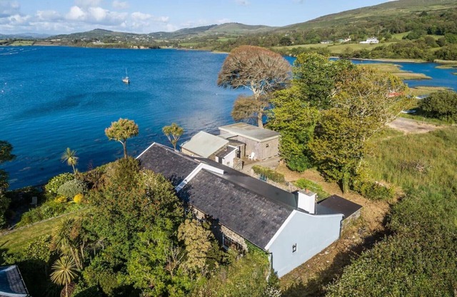 Mulroe Cove - The Boathouse, Fisherman's Lane