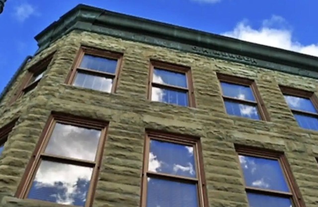 Munger Lofts Boutique 3rd Floor w/Full kitchen