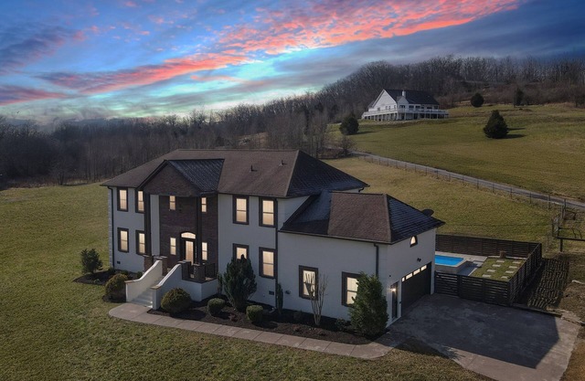 Music City Manor: A Grand Ole Getaway