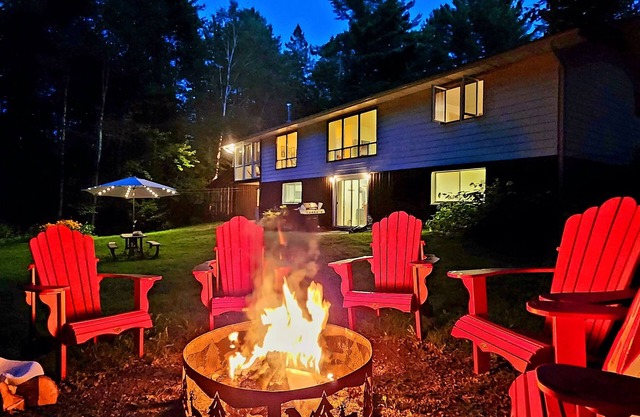 Muskoka Mistywoods - 5BR Retreat w/Firepit + BBQ + High Speed Wi-Fi