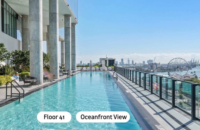 MVR - Designer Apt with Jaw-Dropping Views & Pool!