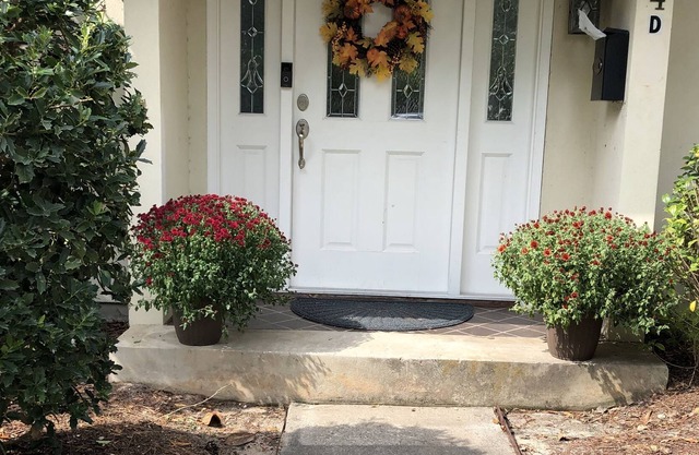 My Little Aiken - 3 Bedroom & 3 Bath, quick walk to downtown & Hitchcock Woods