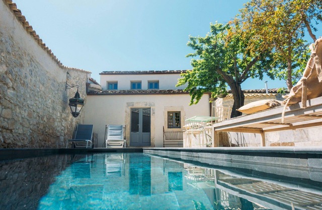 My Rental Holmes - Villa Acreide in center of town with private pool