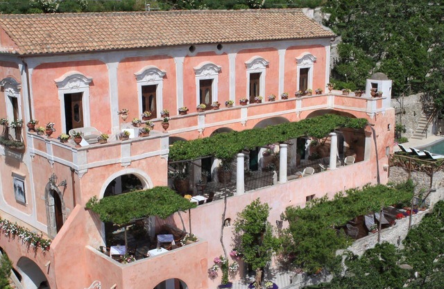 My Rental Homes - Villa degli Affreschi immersed in a 1000 sq m garden with pool