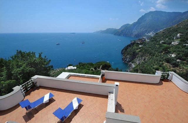 My Rental Homes - Villa Valeria with direct access to the beach of Laurito