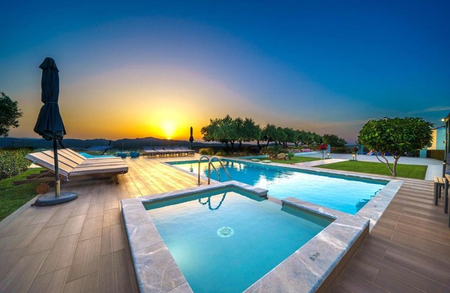 Mythic Olive villa - Heated Pool - Amazing view